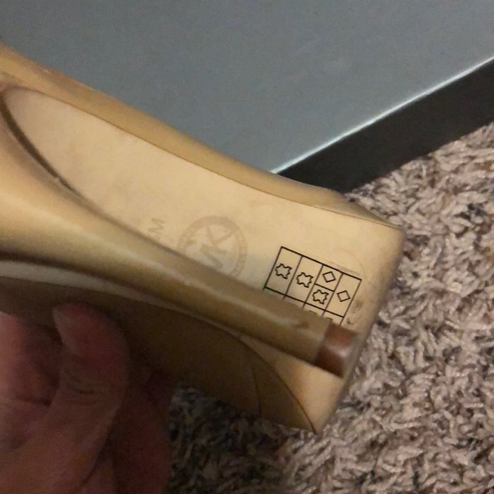 Michael Kors Pumps - Picture 3 of 6